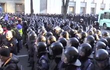 "Майданівці" під Радою закликають "Беркут" переходити на свій бік