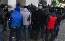 Около 700 молодых людей в спортивной одежде "гуляют" по Подолу