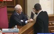 Азаров обіцяє кадрові зміни в уряді та вимагає розблокувати будівлю Кабміну