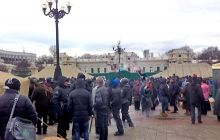 В акції на підтримку Януковича під ВР беруть участь понад 500 людей (фото)