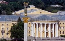 Мітингувальники хочуть перейменувати київський Жовтневий палац у Палац Свободи