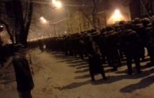На Інститутській сталася штовханина між солдатами ВВ та нардепами (фото)