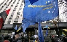 Близько трьох тисяч осіб пікетують Генпрокуратуру, вимагаючи припинити репресії проти активістів