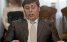 Провластный кандидат в 94-м округе заявляет, что на участки свозят провокаторов