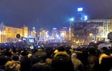 People at capital Maidan prepare for celebrations of New Year