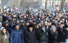 В Днепропетровске около двух тысяч человек поддержали вече в Киеве