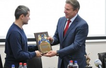 Сергій Бубка вручив нагороду найкращому спортсмену листопада - армійцеві