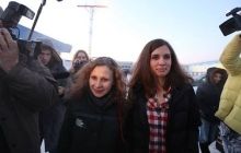 Амнистированные участницы Pussy Riot собираются сотрудничать с Навальным