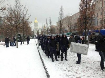 Колонна двинулась к Майдану Колонна двинулась к Майдану