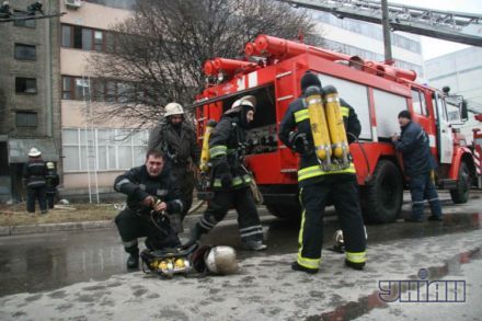 Пожарные, пожар на фабрике в Харькове