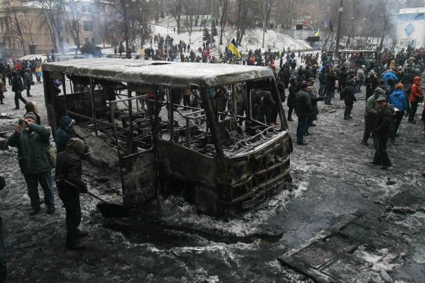 Спалений автобус міліції