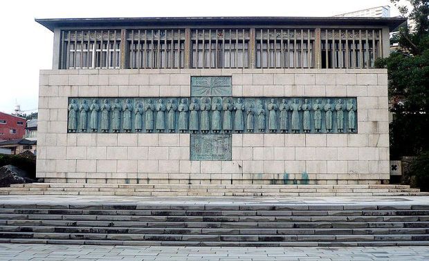 Памятник на месте казни 26 японских мучеников, Нагасаки, Япония