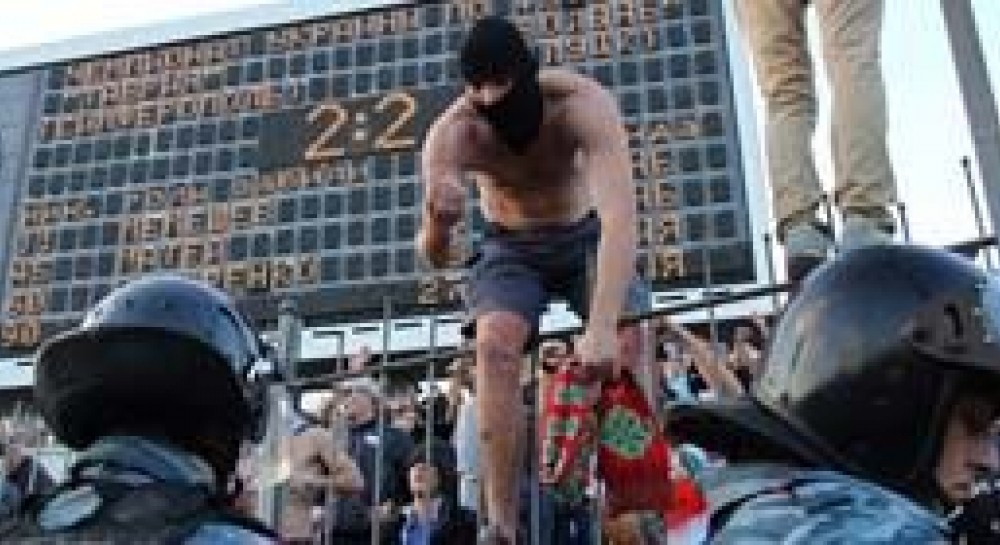 Футбольних уболівальників пропускатимуть на матчі за паспортами