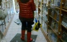Невідомі напали на книгарню, де відбувалося засідання секції форуму Євромайданів (фото)