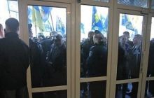 Активісти Євромайдану заблокували входи і виходи МВС, вимагаючи відставки Захарченка (фото)