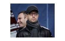 Віхи тижня. Азаров в очікуванні допомоги, небезпечний поспіх з виборами й аномальний Святошин