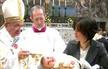 В праздник Крещения Господня Папа Франциск окрестил 32 младенца