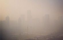 Из-за плотного дыма в Пекине не видно небоскребы, автострады перекрыты (фото)