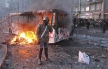 На Грушевского находятся уже около 3 тыс человек