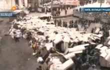 Berkut starts pushing aside protesters from Hrushevskogo