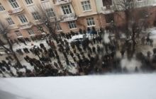 Мітингувальники у Чернівцях штурмують ОДА (фото)