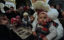 "Господи, спаси Украину!" Дети в лавре на коленях просили Бога о мире и обратились к политикам