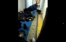 У мережі з’явилося відео, на якому бійці ВВ сплять на підлозі секретаріаті Кабміну