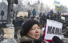 50 жінок разом зі священиками вийшли до «Беркуту» на вулиці Грушевського (фото)