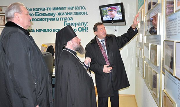 У Луганську міліцейський і богословський виші підписали угоду про співпрацю У Луганську міліцейський і богословський виші підписали угоду про співпрацю