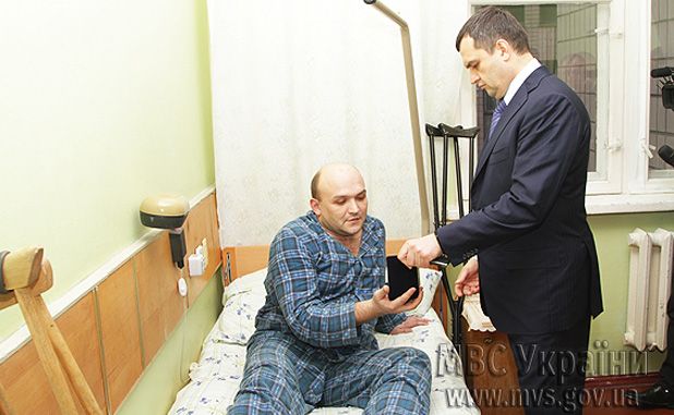 Віталій Захарченко у центральному госпіталі МВС України Віталій Захарченко у центральному госпіталі МВС України