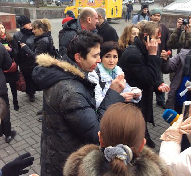 Охорона Майдану била активістів на Бессарабській площі кийками і прутами - очевидці Охорона Майдану била активістів на Бессарабській площі кийками і прутами - очевидці