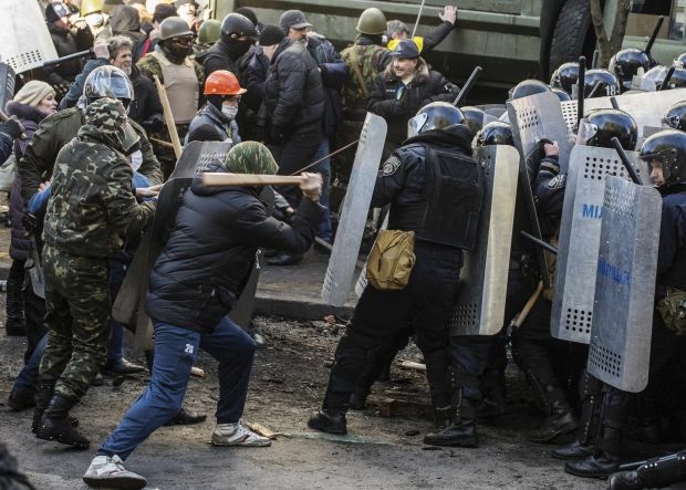 Столкновения в центре Киева продолжаются / Reuters