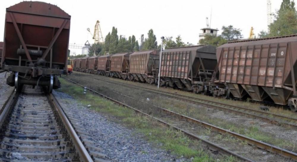 Железные дороги Украины увеличили перевозку зерна на треть | УНИАН