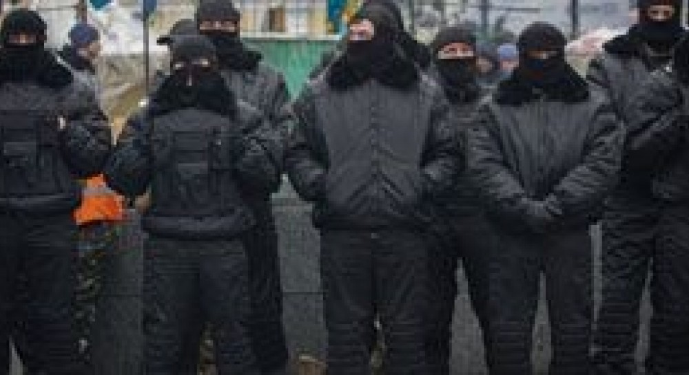 На Майдані з’явився озброєний спецназ