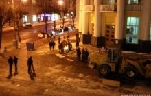 Перед зданием Винницкой ОГА и облсовета полностью разобрали баррикады