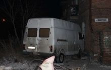 В Черкассах пьяный водитель микроавтобуса врезался в многоэтажку