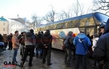 У Львові молодиків, які хотіли «звільнити» ОДА від демонстрантів, відправили в Дрогобич