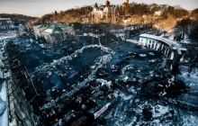 Вид на барикади на Грушевського з висоти пташиного польоту