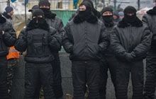 На Майдані з’явився озброєний спецназ