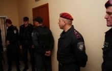 В Киеве неизвестные бросили бутылку с горючим веществом в Печерский райотдел милиции