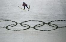 Немка Фогт стала первой в истории чемпионкой Игр в прыжках с трамплина