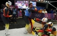Сборная Германии выиграла эстафету в санном спорте на Играх