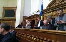 Оппозиция блокирует президиум и трибуну ВР (прямой эфир)