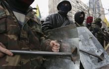 Охранники Майдана не пропускают корреспондента УНИАН через Институтскую