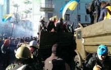 Clash of law-enforcement officers and demonstrators takes place at corner of Instytutska and Shovkovychna Streets