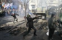 В Мариинском парке начались столкновения митингующих с милицией