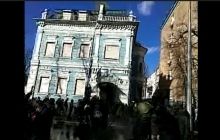 В штаб ПР бросают коктейли Молотова и камни