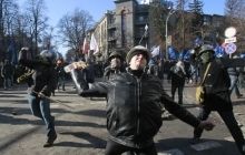 В противостоянии под ВР ранены уже 10 протестующих, одному активисту гранатой оторвало кисть руки