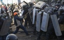 Под Радой "Беркут" пошел в атаку. Вспыхнула массовая драка