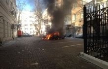 На Липській "Беркут" і титушки відбили офіс ПР, мітингувальники спалили авто
